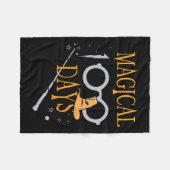 魔法の日100日目先生学生 フリースブランケット (正面(横))