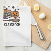 魔法の本が描かれたハロウィンの先生用シャツ_1 キッチンタオル (四つ折り)
