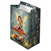 魔法の森のキノコに座る妖精 クリスマス ミディアムペーパーバッグ (正面アングル)