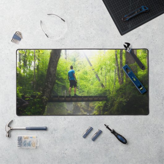 魔法の森の中を旅する デスクマット (ワークステーション)