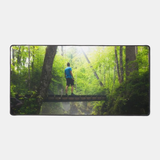 魔法の森の中を旅する デスクマット (正面)