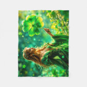 魔法の森セントパトリックの日自然妖精の芸術 フリースブランケット (正面)