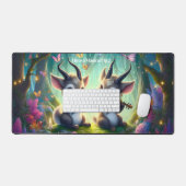 魔法の森遊の中でかわいいサオラスのビオラ デスクマット (キーボード&マウス)