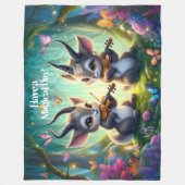 魔法の森遊の中でかわいいサオラスのビオラ フリースブランケット (正面)