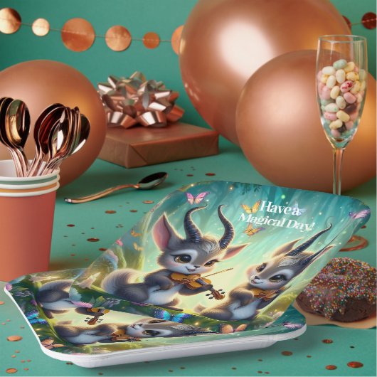 魔法の森遊の中でかわいいサオラスのビオラ ペーパープレート (複数)