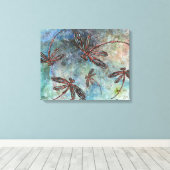 魔法の空に落ちたブロンズ色のトンボ キャンバスプリント (インサイチュ (ウッドフロア))