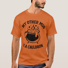 魔法の薬を煎じるウィッチブラックコールドロン Tシャツ