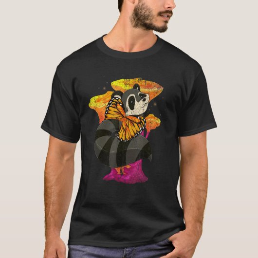 魔法の蝶の昆虫の森の動物のタヌキ Tシャツ (正面)