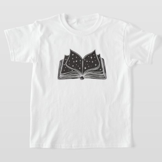 魔法の開いた spellbook – 星と魔法 tシャツ (レイダウン)