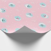 魔法の雪玉のクリスマスパターン ピンク ラッピングペーパー (角)