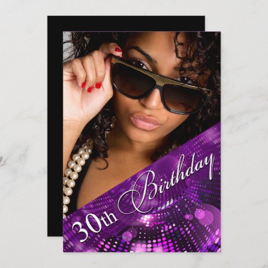 魔法は写真の第30誕生日の女の子-紫色--をつけます 招待状 (正面/裏面)