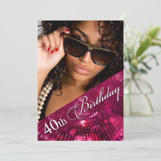 魔法は写真の第40誕生日の女の子-暗い赤紫色--をつけます 招待状 (スタンド正面)