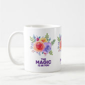 魔法は引用文水カラーフローラデザイン コーヒーマグカップ (左)