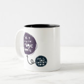 魔法は心地よいゾーン外で発生 ツートーンマグカップ (正面左)