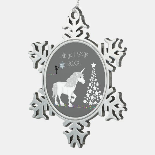 魔法パーソナライズされたの白い一角獣と妖精 スノーフレークピューターオーナメント (右)