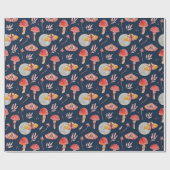 魔法蛾とキノコのパターン。ウッドランドナイト ラッピングペーパー (フラット)