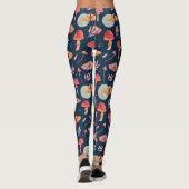 魔法蛾とキノコのパターン。ウッドランドナイト レギンス (裏面)