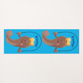 魚おもしろいのマンガをスキップ ヨガマット (裏面(横))