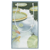 魚およびユリとのコイの池の反射 スモールペーパーバッグ (正面)