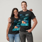 魚が泳ぐ水中ハウススネイル Tシャツ (ユニセックス)