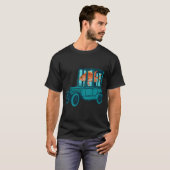 魚と古い車のコラージュ Tシャツ (正面フル)