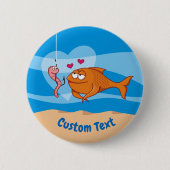 魚と餌を愛のピンバックボタン 缶バッジ (正面)