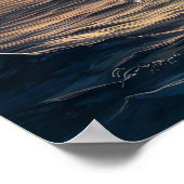 魚の上に舞い上がる雄大なワシ ポスター (角)