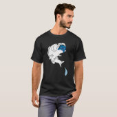 魚の口の中のネコの魚 バス釣り 釣り人 Tシャツ (正面フル)