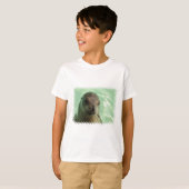 魚の子供のTシャツを持つアシカ Tシャツ (正面フル)