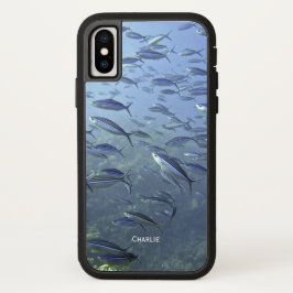 魚の群れ水中でダイビング。パーソナライズ。 iPhone 13ケース