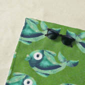 魚の群れ緑のビーチタオル ビーチタオル (インサイチュ)