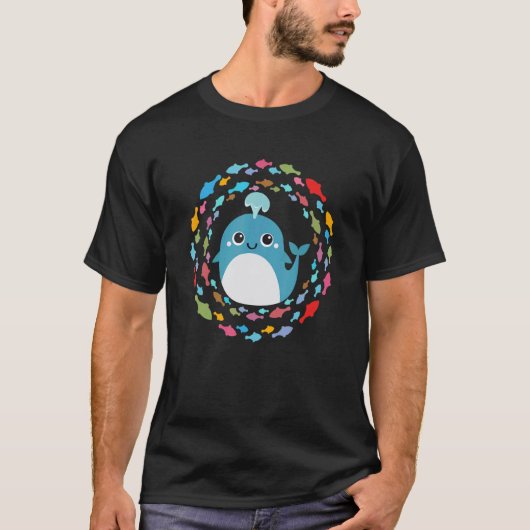 魚の輪の中の小さくて友好的なかわいい赤ちゃんクジラ Tシャツ (正面)