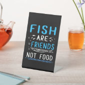 魚は食べ物ではない友人Tシャツ漁師シャツ 台座サイン (インサイチュ)
