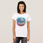 魚やサンゴと一緒にいる美しいサメ Tシャツ (正面フル)