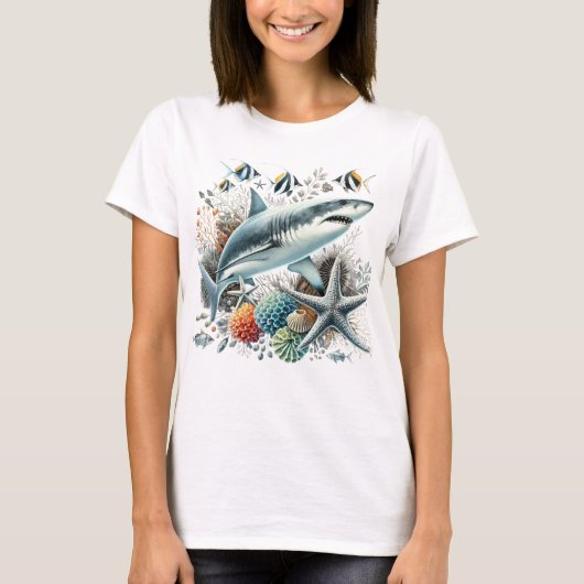 魚やサンゴと一緒に泳ぐ美しいサメ Tシャツ (正面)