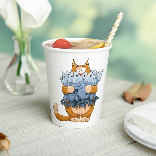 魚を持った面白い猫の漫画の飢えた子猫 紙コップ