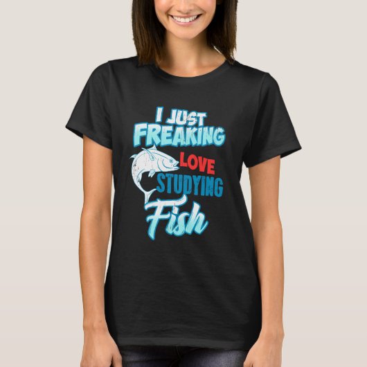 魚を研究するのが大好きなマリンネードの楽しいデザイン Tシャツ (正面)