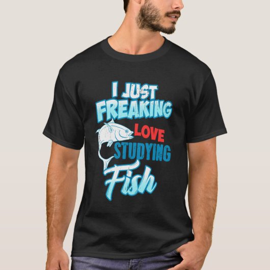 魚を研究するのが大好きなマリンネードの楽しいデザイン Tシャツ (正面)