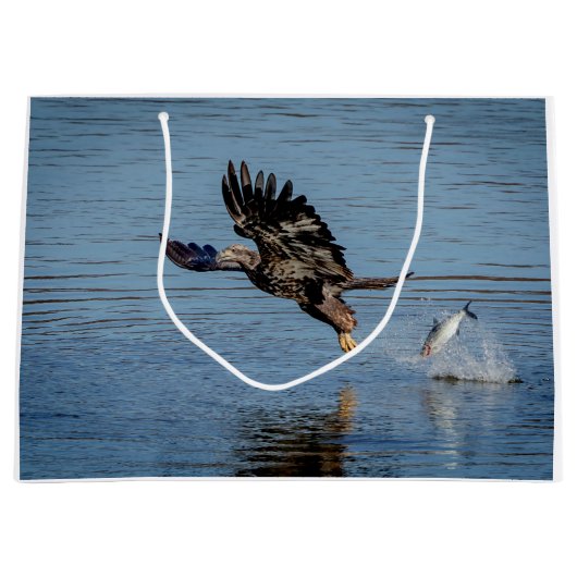 魚を落とす未熟な禿鷲 ラージペーパーバッグ (正面)