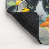 魚カスタムの水槽を覗く写真猫 マウスパッド (コーナー)