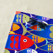 魚カラフルアールデコカスタム文字モノグラム ビーチタオル (インサイチュ)