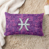魚座〔占星術の〕十二宮図オン明るい赤紫色ピンクデジタルカモフラージュ ランバークッション (ブランケット)