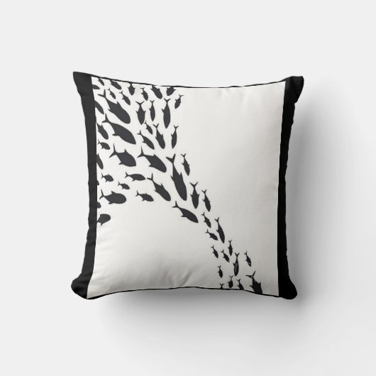 魚群を泳ぐサメの群れが文様|過去記事 クッション (正面)