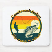 魚釣りおもしろいは今日は動けない腕がギプス中だ マウスパッド (正面)