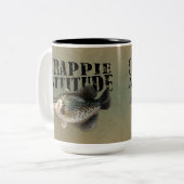 魚釣りおもしろいクラッピー姿勢 ツートーンマグカップ (正面左)