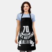 魚釣りおもしろい70位の誕生日贈与漁師70年 エプロン (着用した状態)