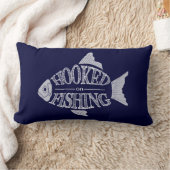 魚釣りで引っ掛けられて、おもしろいの魚は、すべての色設計します ランバークッション (ブランケット)