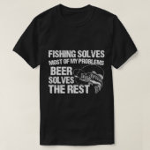 魚釣りとビおもしろいール漁師の父の日のプレゼント Tシャツ (デザイン正面)
