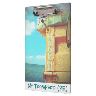 魚釣りのhook'dのビーチの魚の釣り道具箱の水 クリップボード