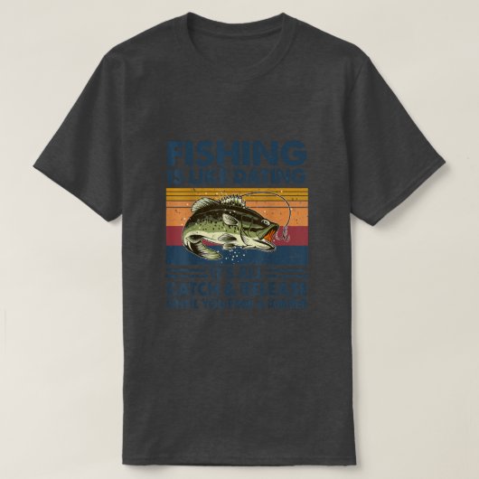 魚釣りはデートすることのようなものだ Tシャツ (デザイン正面)
